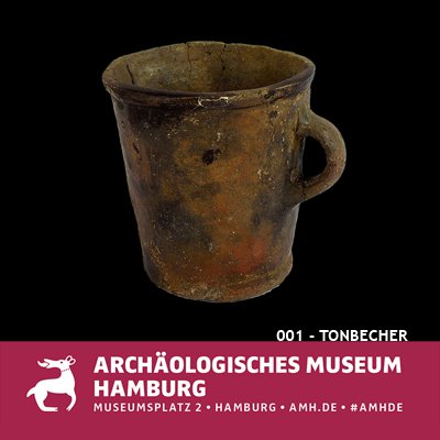 Tonbecher in der Dauerausstellung des Archäologischen Museum Hamburg