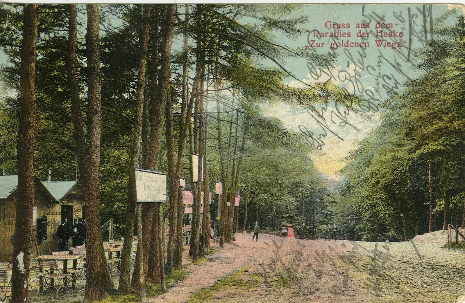 kolorierte Postkarte mit Bier- und Seltersbuden aus Holz am Waldweg