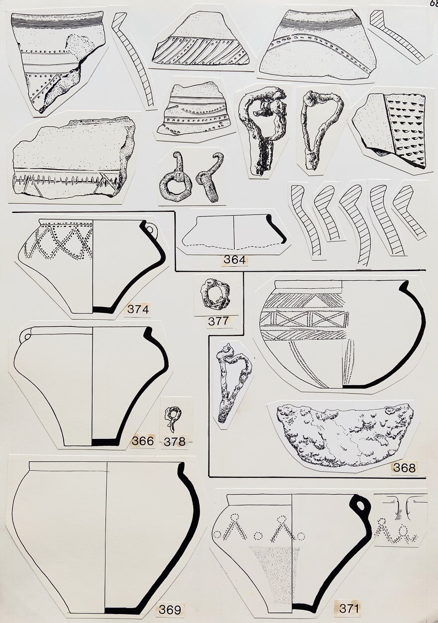 archäologische Fundzeichnungen von Keramikobjekten und -scherben