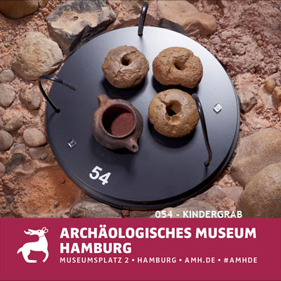 Objekt: 1 Sauggefäß 2 Webgewichte Alter: 700 - 800 n.Chr. (Mittelalter) Fundort: Wulfsen, Kr. Harburg