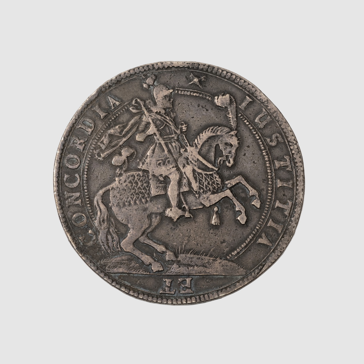 Münze geprägt mit Reiter auf Pferd