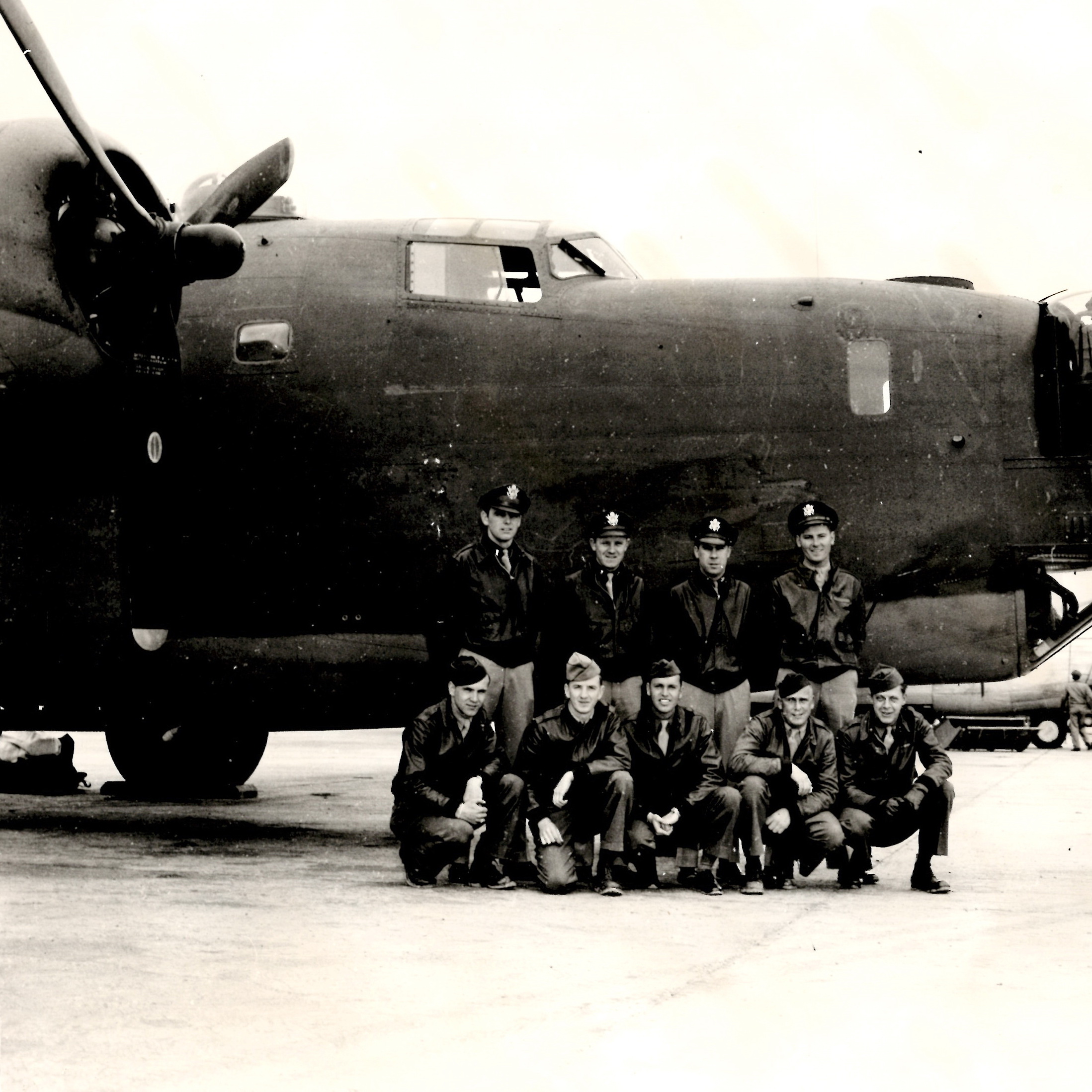 Das Foto zeigt die Besatzung eines US-amerikanischen Bombers im 2. Weltkrieg.