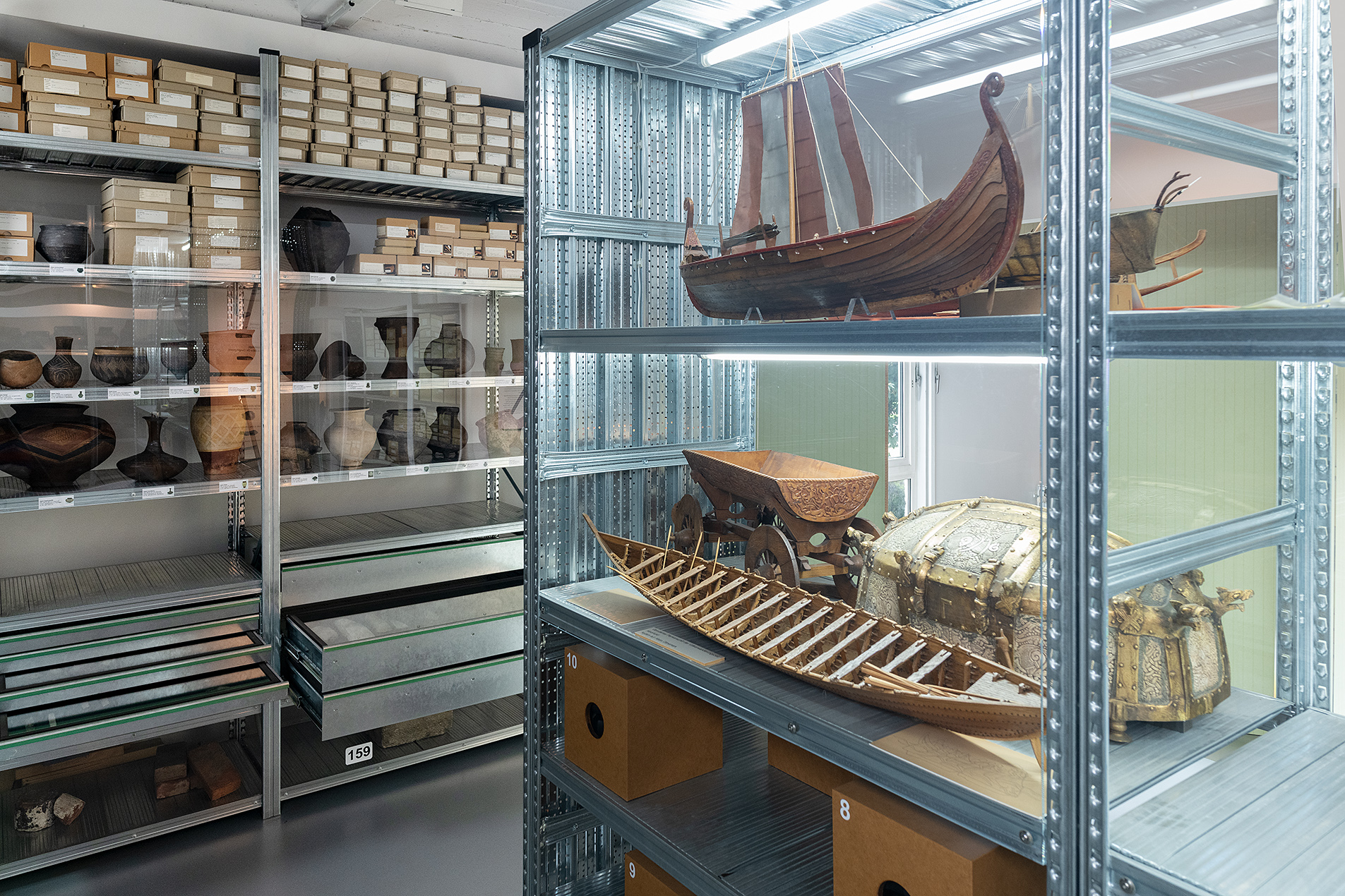 Einblick ins Schaudepot der archäologischen Ausstellung des AMH