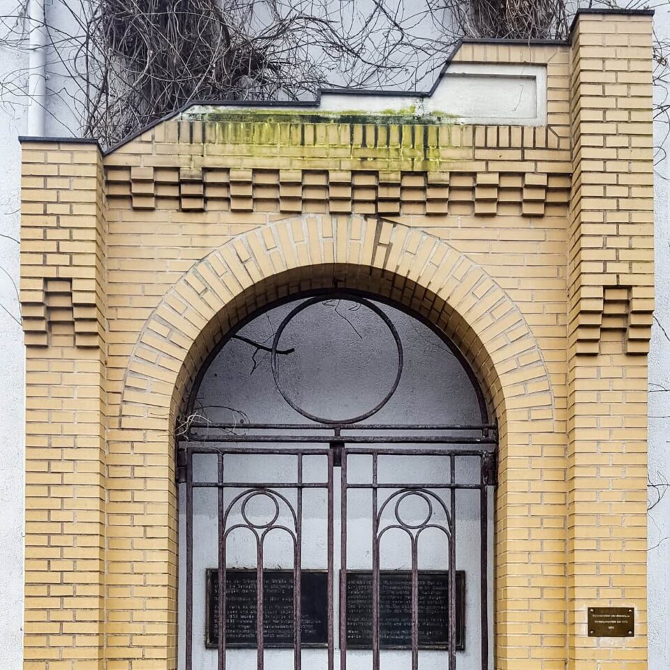 Nachbau des Eingangstores der ehemaligen Synagoge in Harburg