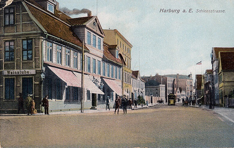 Postkarte der Harburger Schloßstraße von 1910, links im Bild der Gasthof Zum Weißen Schwan